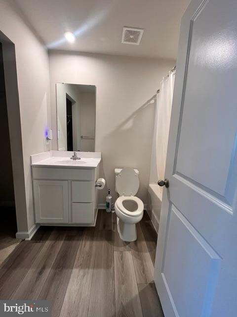 7236 Potomac Terrace Ruther Glen, VA 22546 - Photo 14 of 24 a bathroom with a toilet sink and mirror