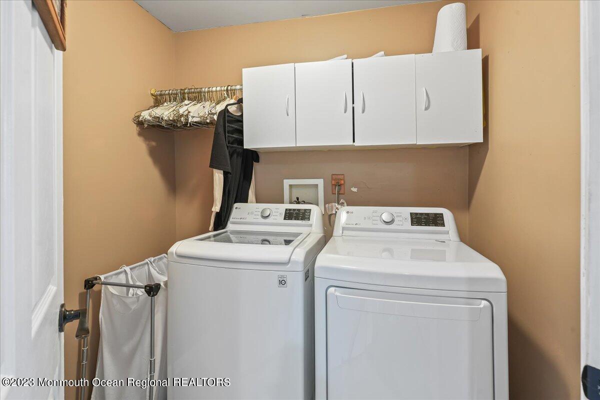 1 Chiswick Drive Jackson, NJ 08527 - Photo 30 of 48 a utility room with dryer and washer