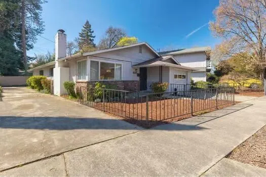 $499,450 | 401 Southwest J Street, Grants Pass, OR 97526