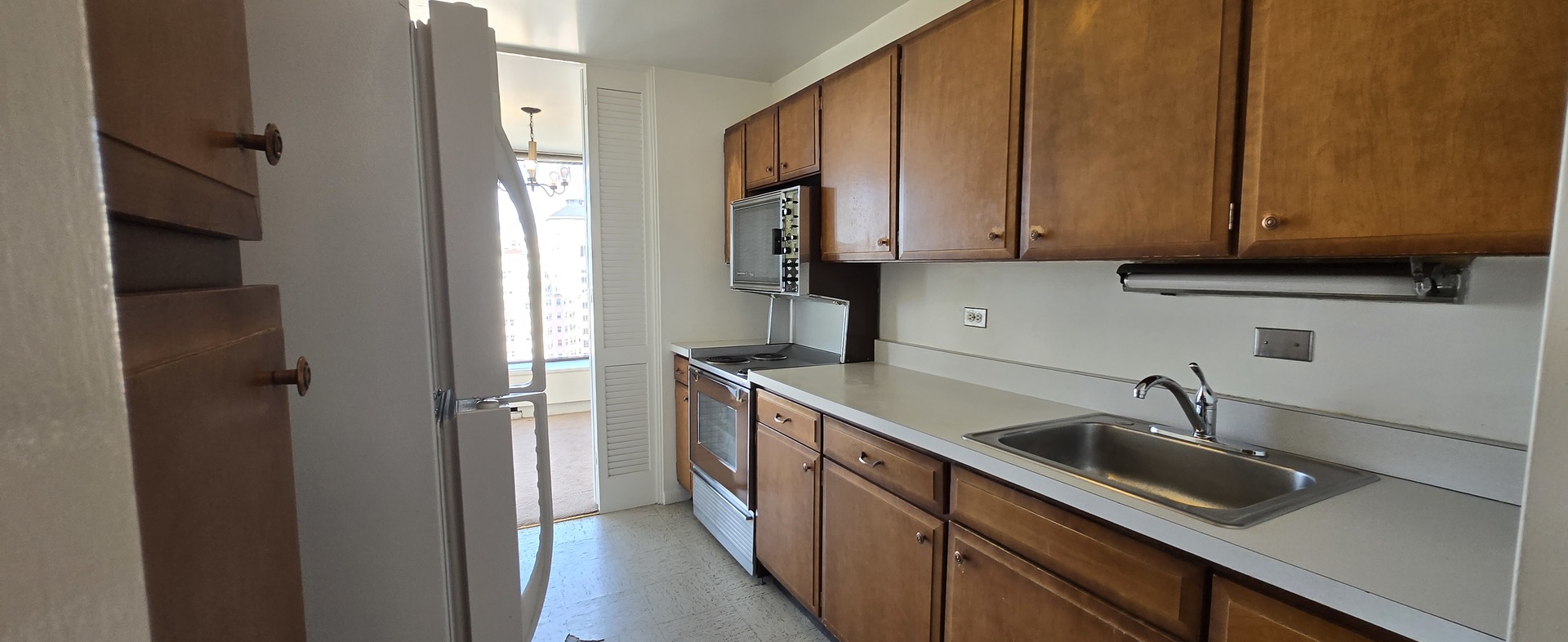 5455 North Sheridan Road, Unit 2415 Chicago, IL 60640 - Photo 8 of 17 Gallery Image 8