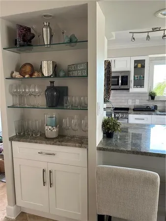 $4,250 | 1910 Gulf Shore Boulevard North, Unit 112, Naples, FL 34102