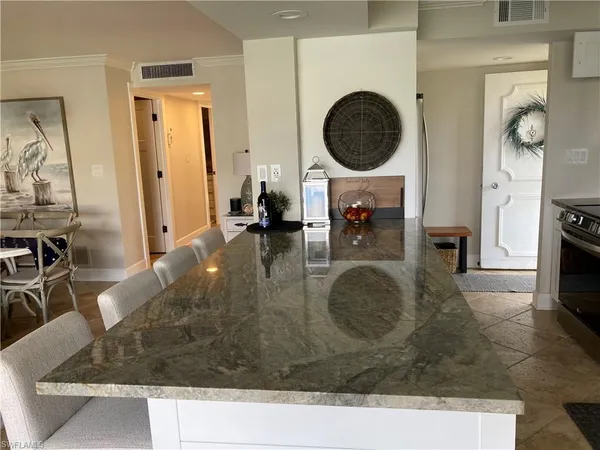 $4,250 | 1910 Gulf Shore Boulevard North, Unit 112, Naples, FL 34102