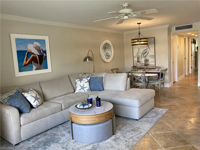 $8,900 | 1910 Gulf Shore Boulevard North, Unit 112, Naples, FL 34102