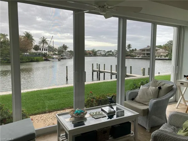 $4,250 | 1910 Gulf Shore Boulevard North, Unit 112, Naples, FL 34102