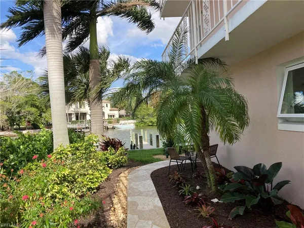 $4,250 | 1910 Gulf Shore Boulevard North, Unit 112, Naples, FL 34102