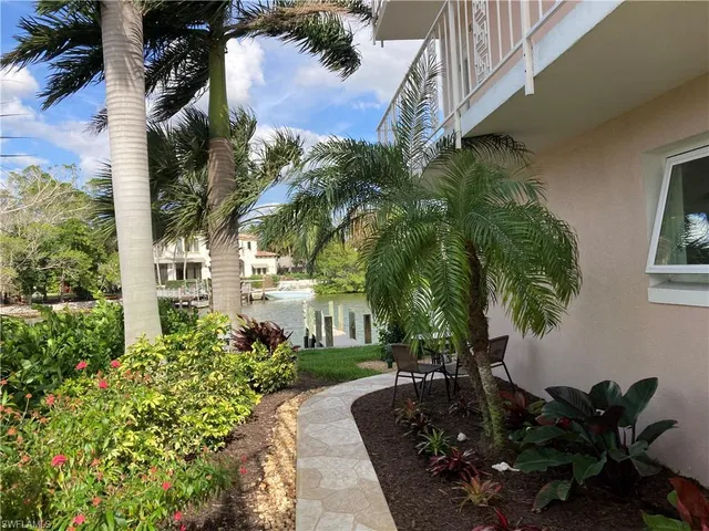 $8,900 | 1910 Gulf Shore Boulevard North, Unit 112, Naples, FL 34102