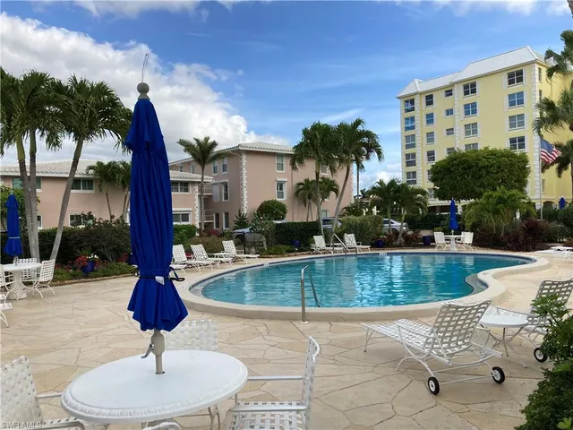 $8,900 | 1910 Gulf Shore Boulevard North, Unit 112, Naples, FL 34102