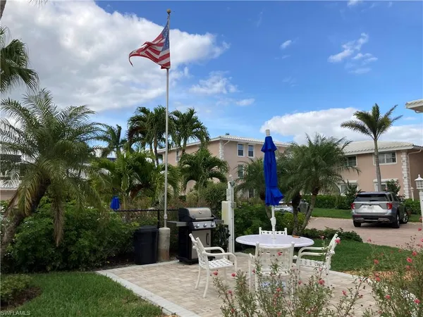 $4,250 | 1910 Gulf Shore Boulevard North, Unit 112, Naples, FL 34102