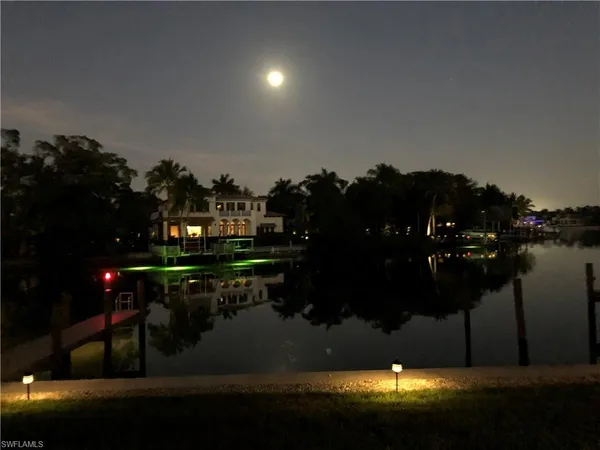 $4,250 | 1910 Gulf Shore Boulevard North, Unit 112, Naples, FL 34102