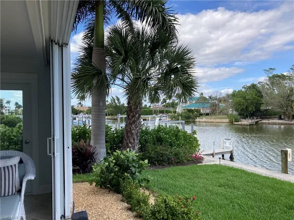 $4,250 | 1910 Gulf Shore Boulevard North, Unit 112, Naples, FL 34102