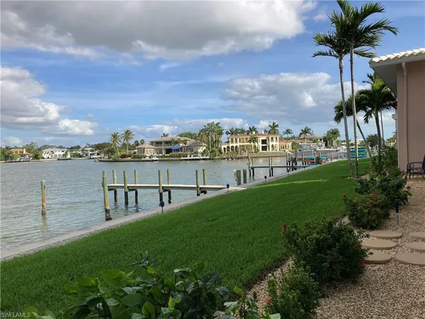 $4,250 | 1910 Gulf Shore Boulevard North, Unit 112, Naples, FL 34102