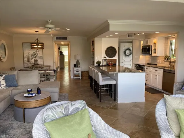 $8,900 | 1910 Gulf Shore Boulevard North, Unit 112, Naples, FL 34102