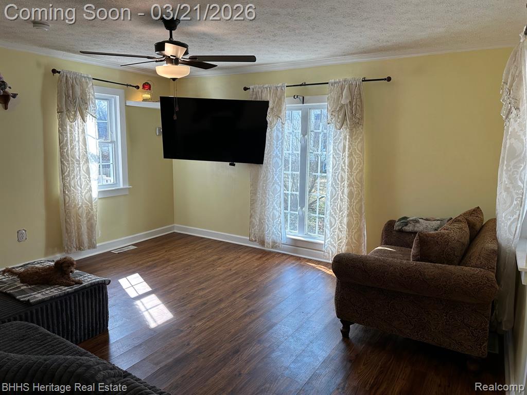 409 Lake Street Howell, MI 48843 - Photo 3 of 21