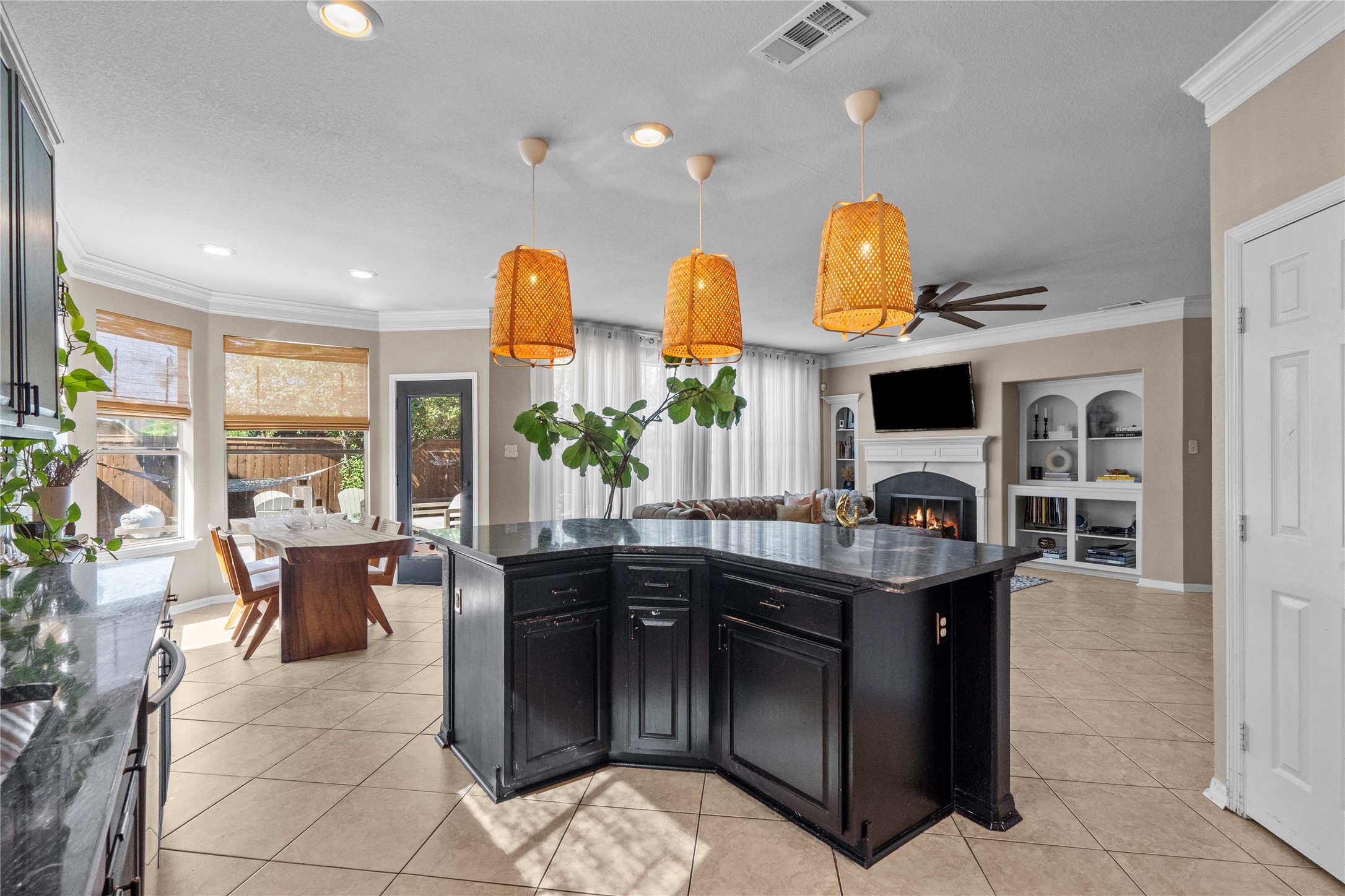 11514 Senna Ledge Court Houston, TX 77089 - Photo 15 of 48 a kitchen with lots of counter top space