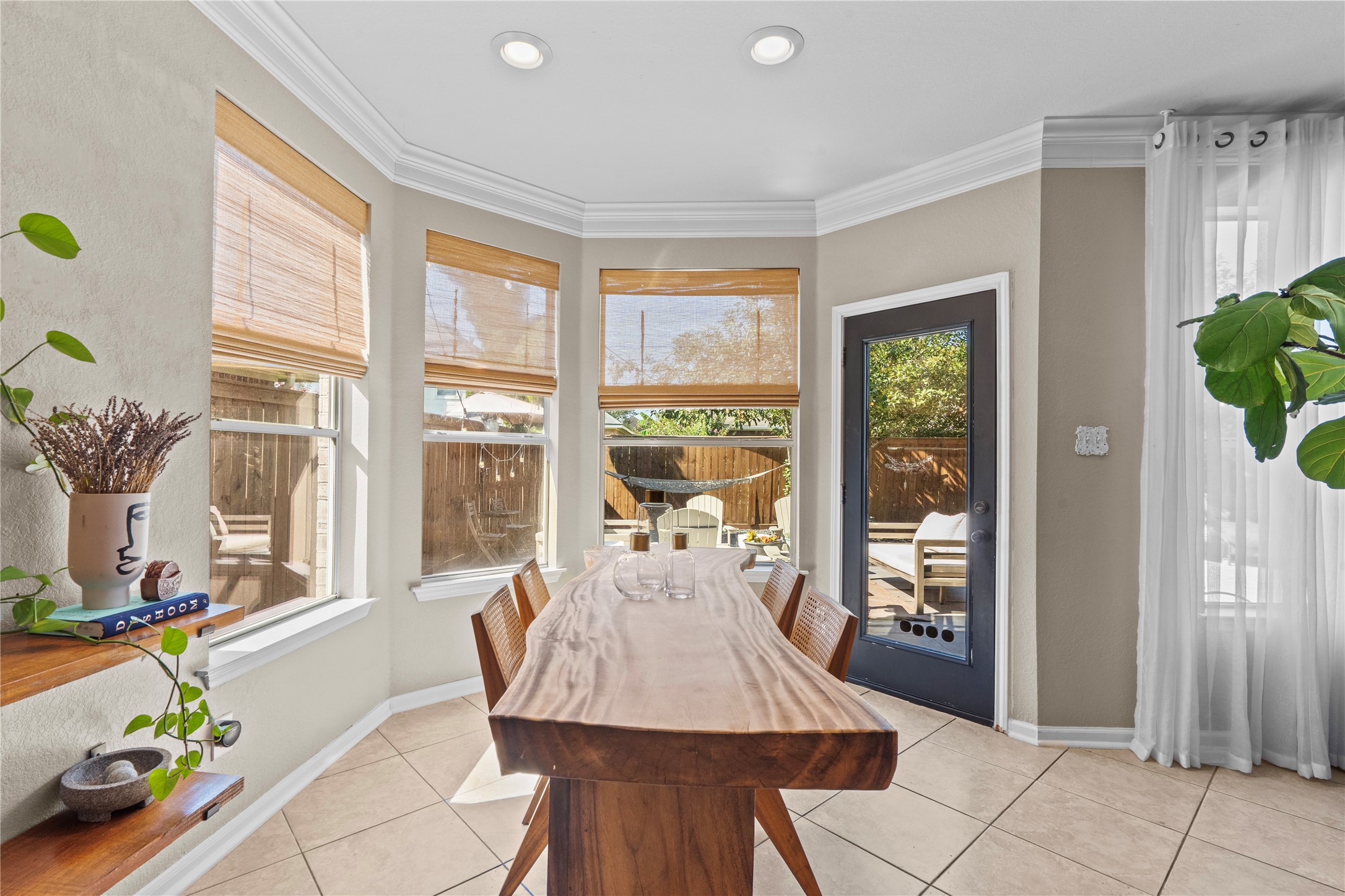 11514 Senna Ledge Court Houston, TX 77089 - Photo 17 of 48 a living room with furniture