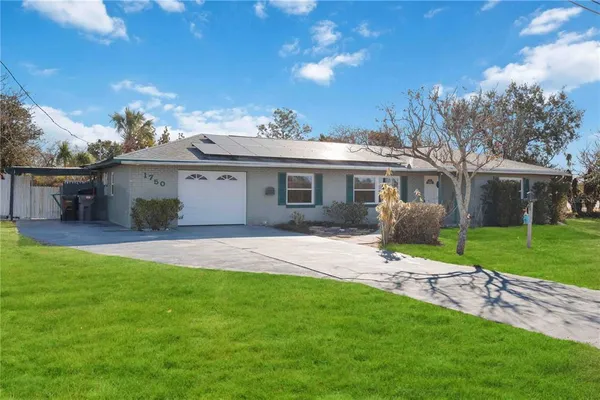 a view of a yard in front of house