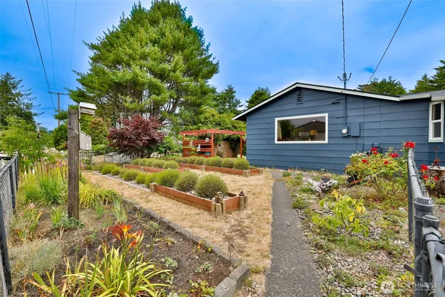 $394,500 | 2548 Evergreen Park Road, Grayland, WA 98547