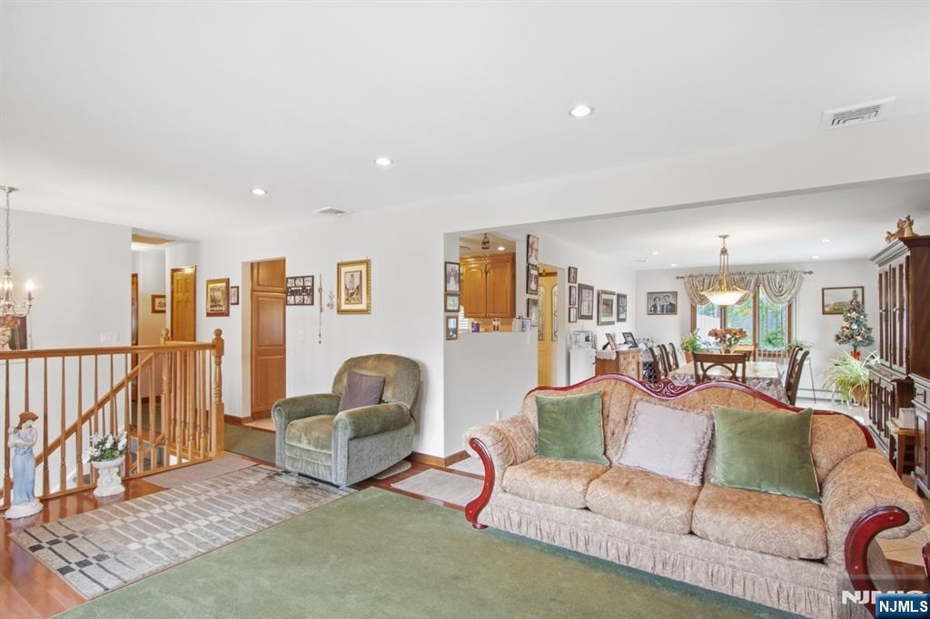 14 Leonard Road Butler, NJ 07405 - Photo 4 of 29 Gallery Image 4