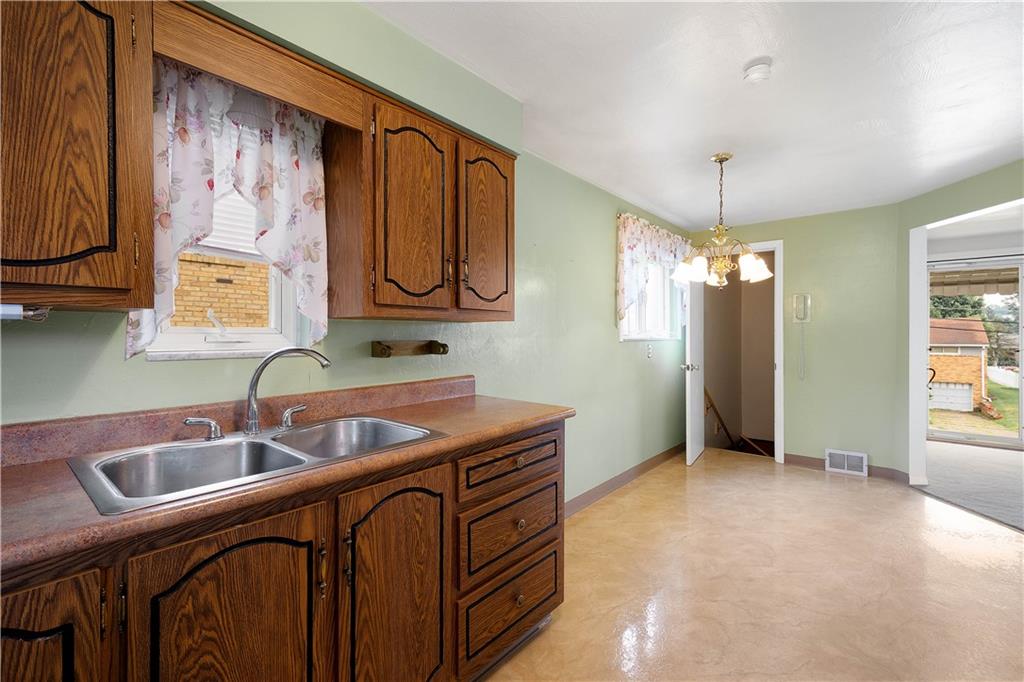 5260 Blossom Road Pittsburgh, PA 15236 - Photo 8 of 30 Gallery Image 8
