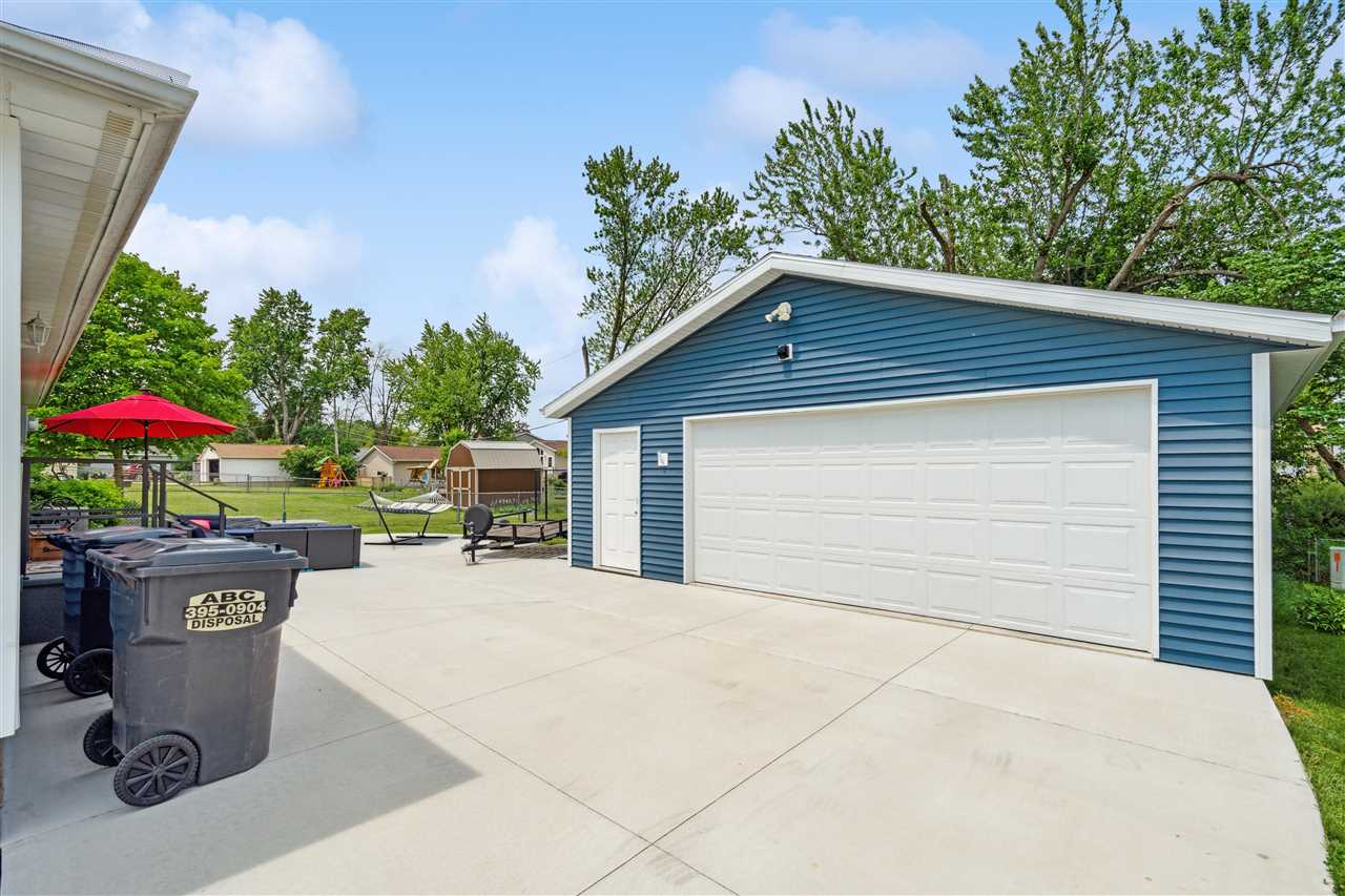 1026 Eisenhower Road Hiawatha, IA 52233 - Photo 22 of 29 Gallery Image 22