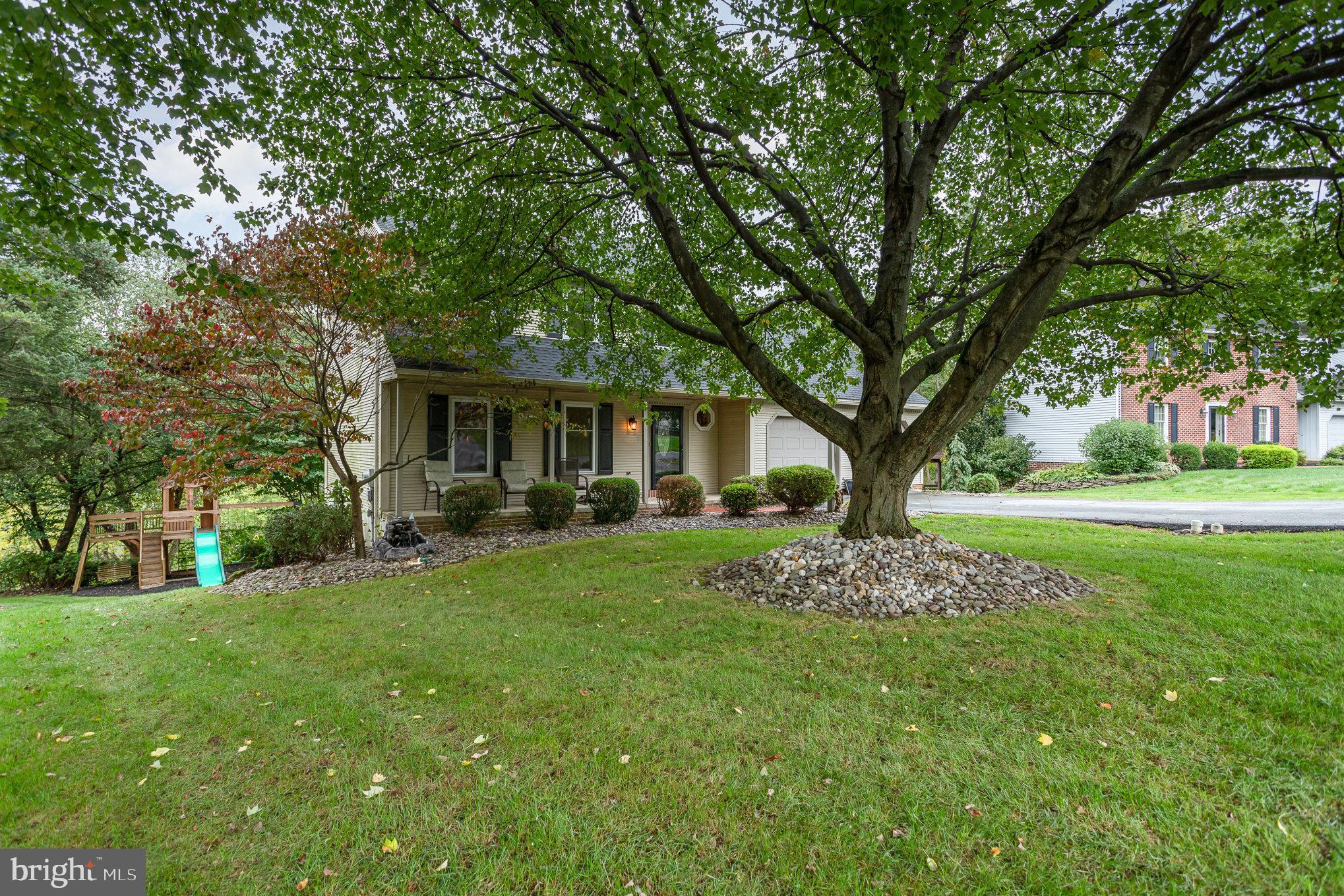 179 Ridings Way Lancaster, PA 17601 - Photo 4 of 47 Front Yard
