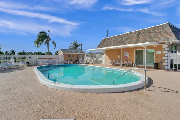 $2,200 | 2704 Knight Lane, Delray Beach, FL 33445