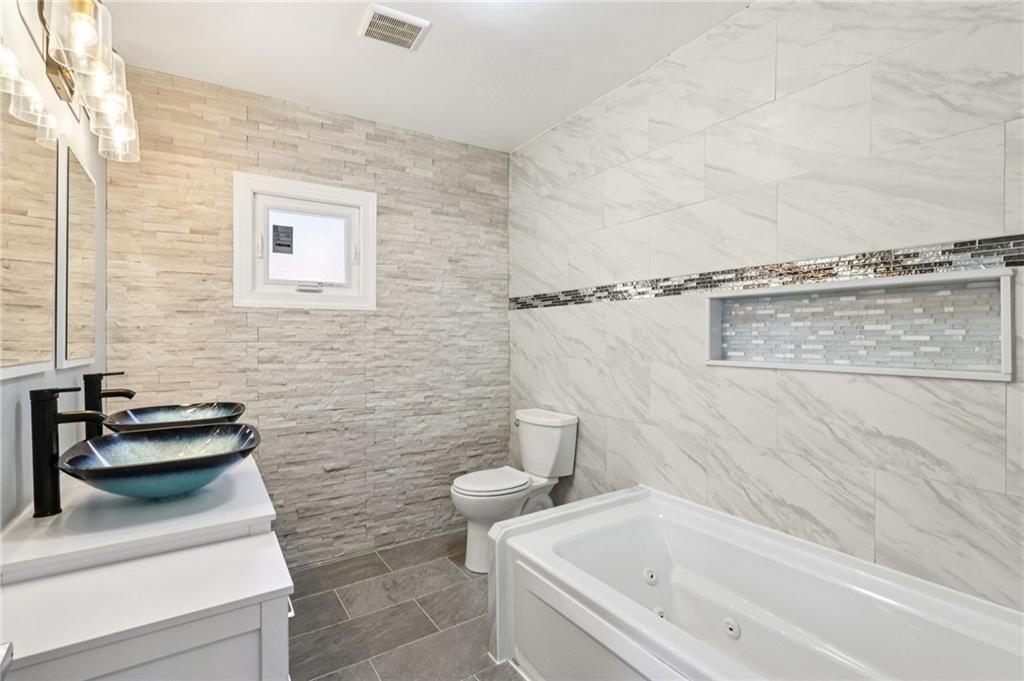 5256 Wickliff Street Pittsburgh, PA 15201 - Photo 32 of 49 a bathroom with a sink and bathtub