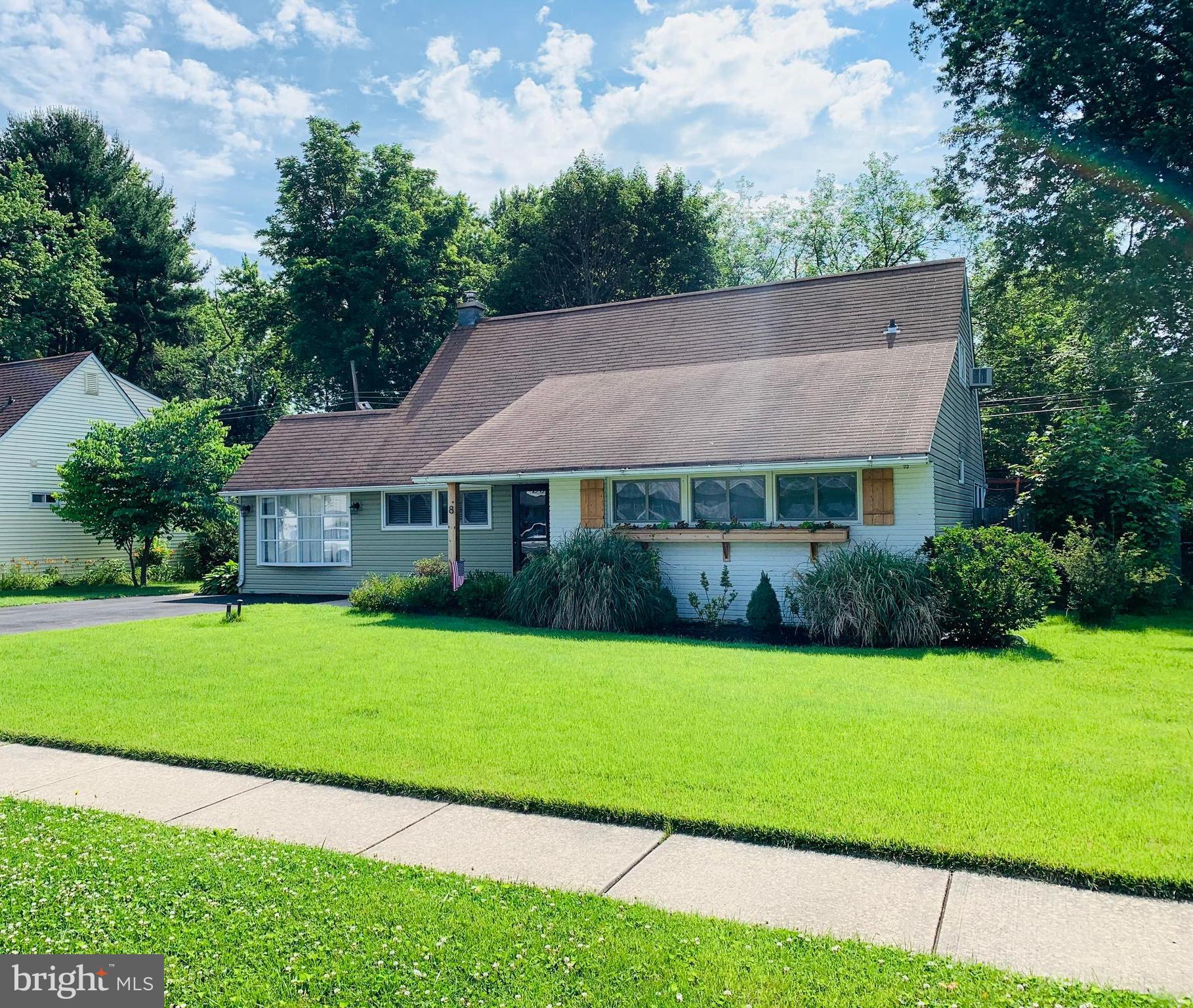 8 Hollow Road Levittown, PA 19056 - Photo 1 of 37 Gallery Image 1