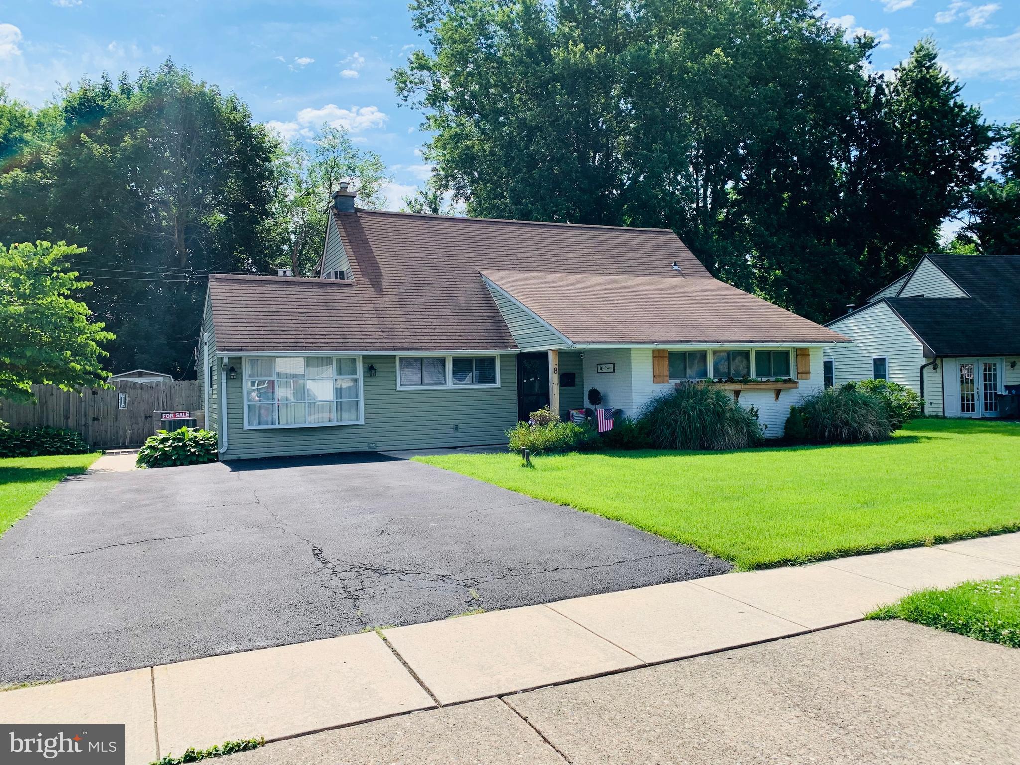 8 Hollow Road Levittown, PA 19056 - Photo 2 of 37 Gallery Image 2
