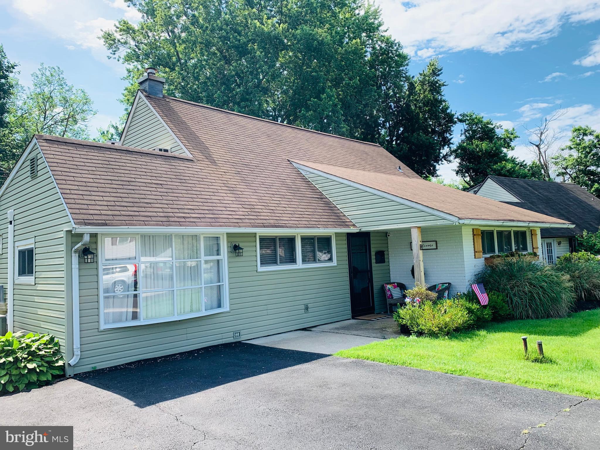 8 Hollow Road Levittown, PA 19056 - Photo 3 of 37 Gallery Image 3