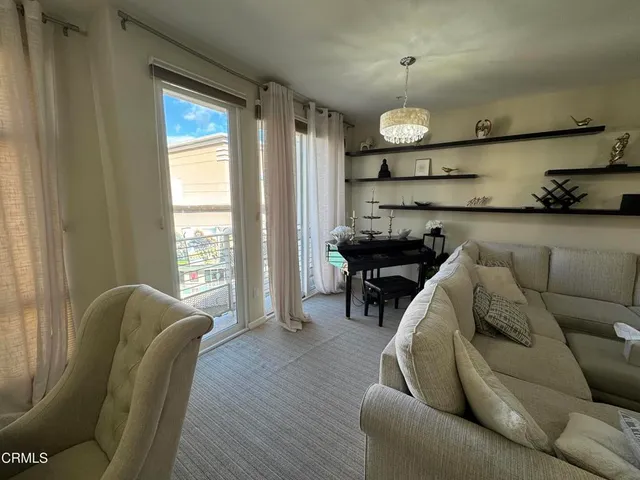 $5,000 | 250 North 1st Street, Unit 301, Burbank, CA 91502