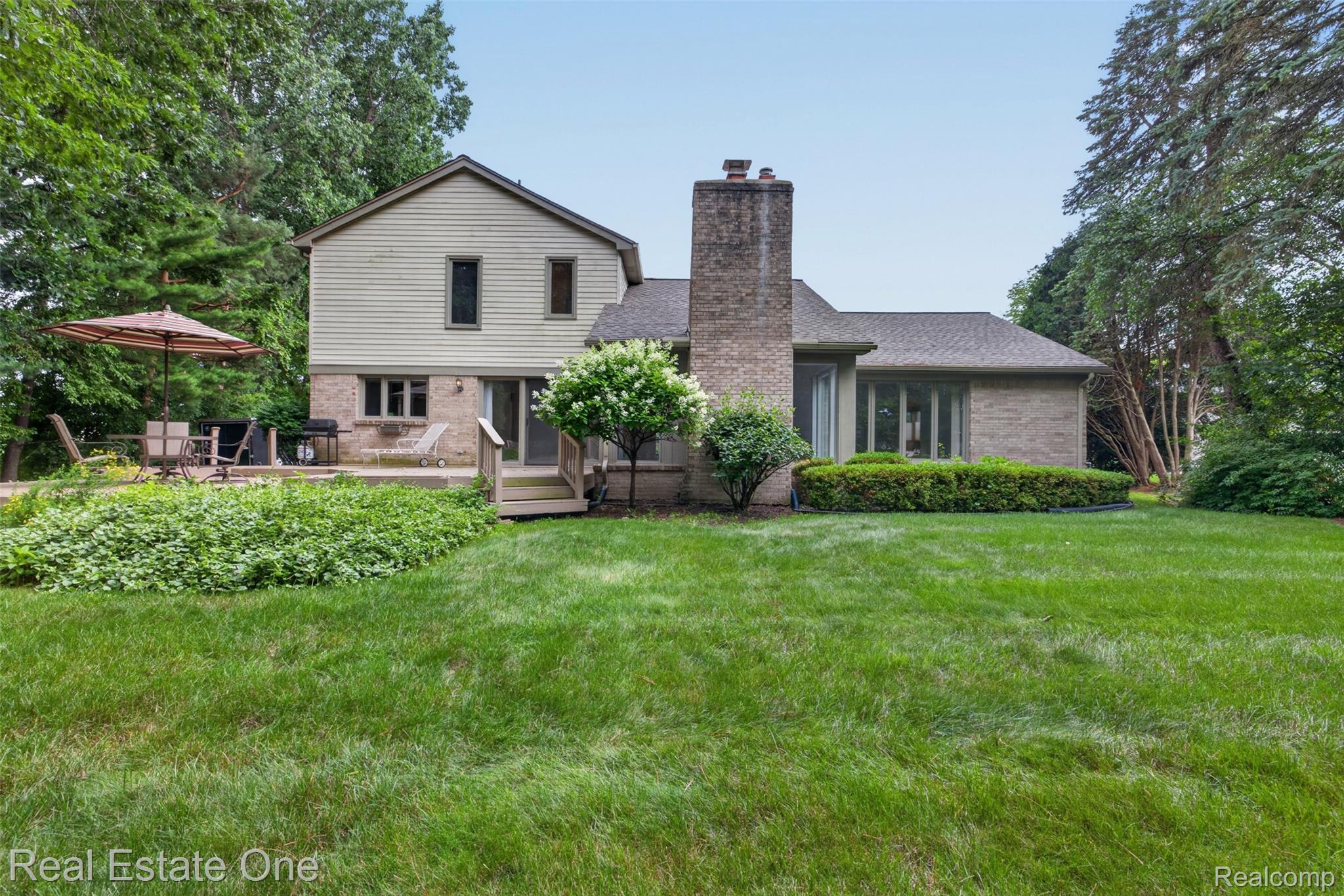 3400 Wedgewood Drive Rochester, MI 48306 - Photo 38 of 49 69) Back of House.jpg