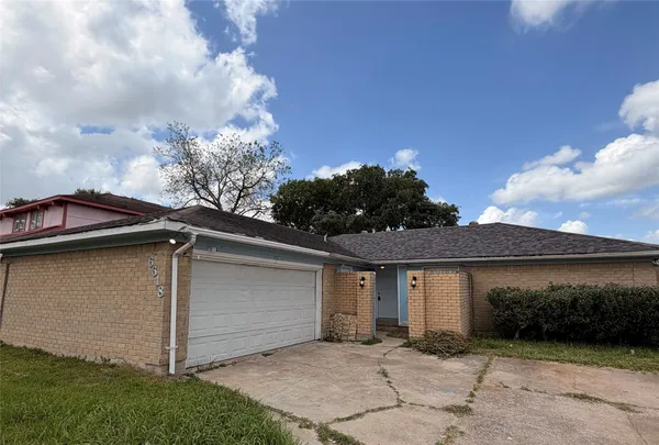 $2,400 | 6618 McCullum Road, Houston, TX 77489