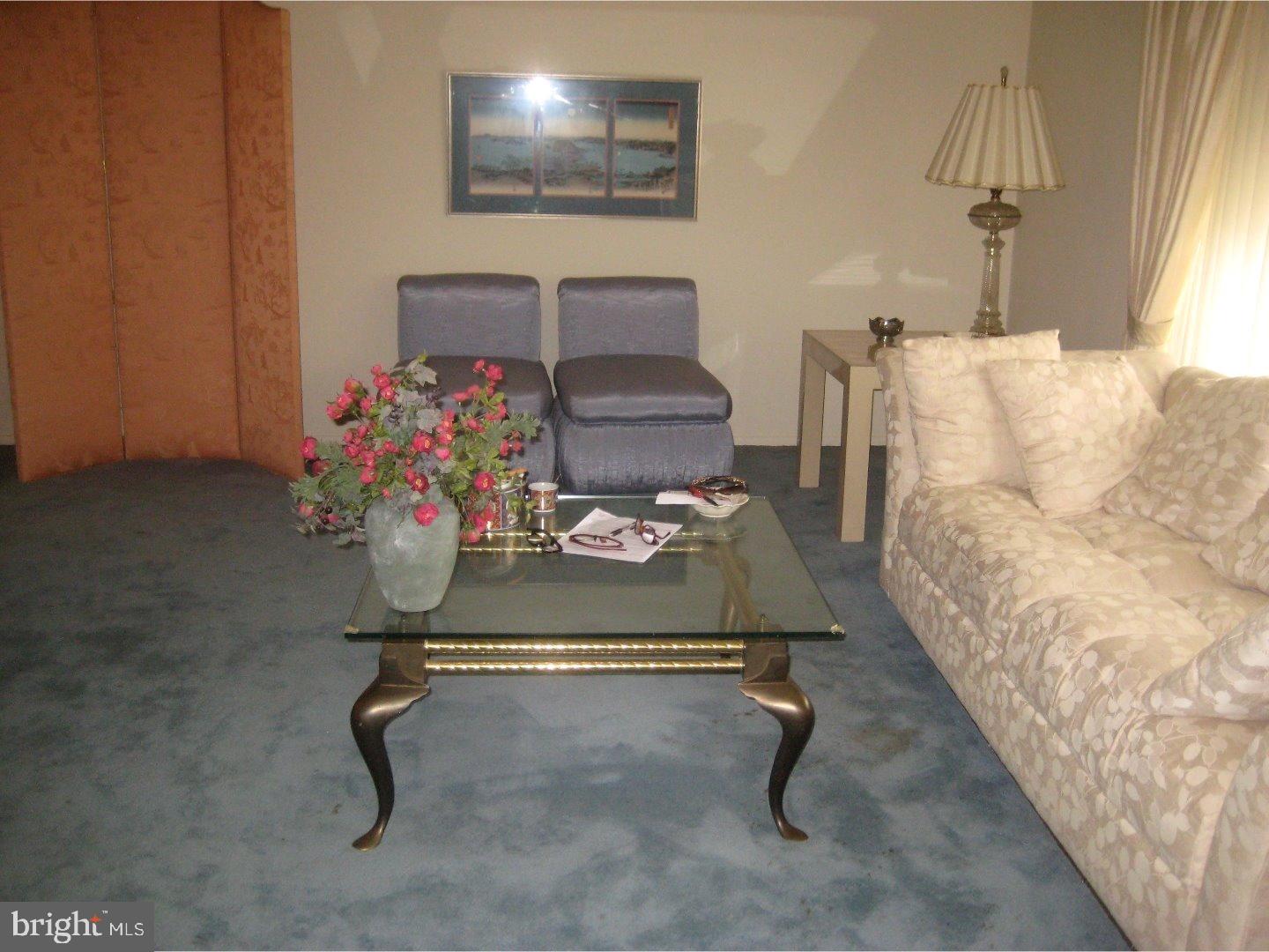 9723 Beacon Road Philadelphia, PA 19115 - Photo 3 of 25 Living Room