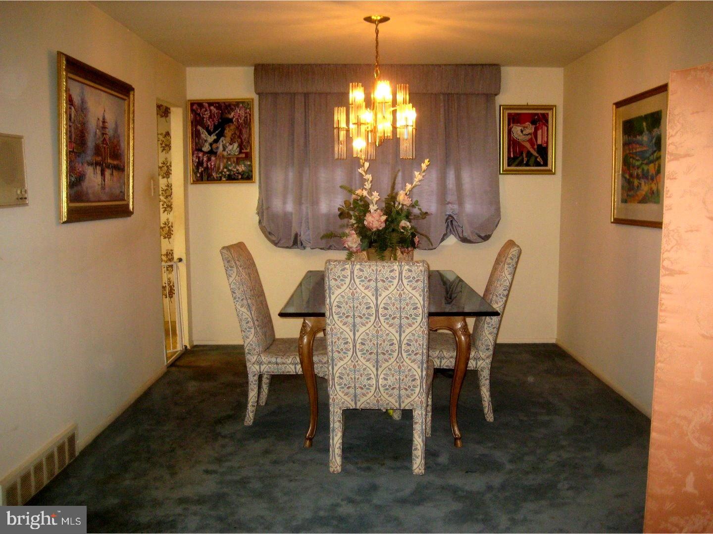 9723 Beacon Road Philadelphia, PA 19115 - Photo 5 of 25 Dining Room