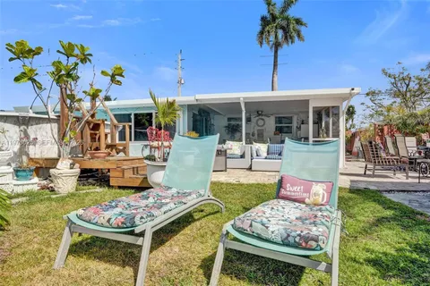 $599,000 | 609 Southwest 2nd Avenue, Hallandale Beach, FL 33009