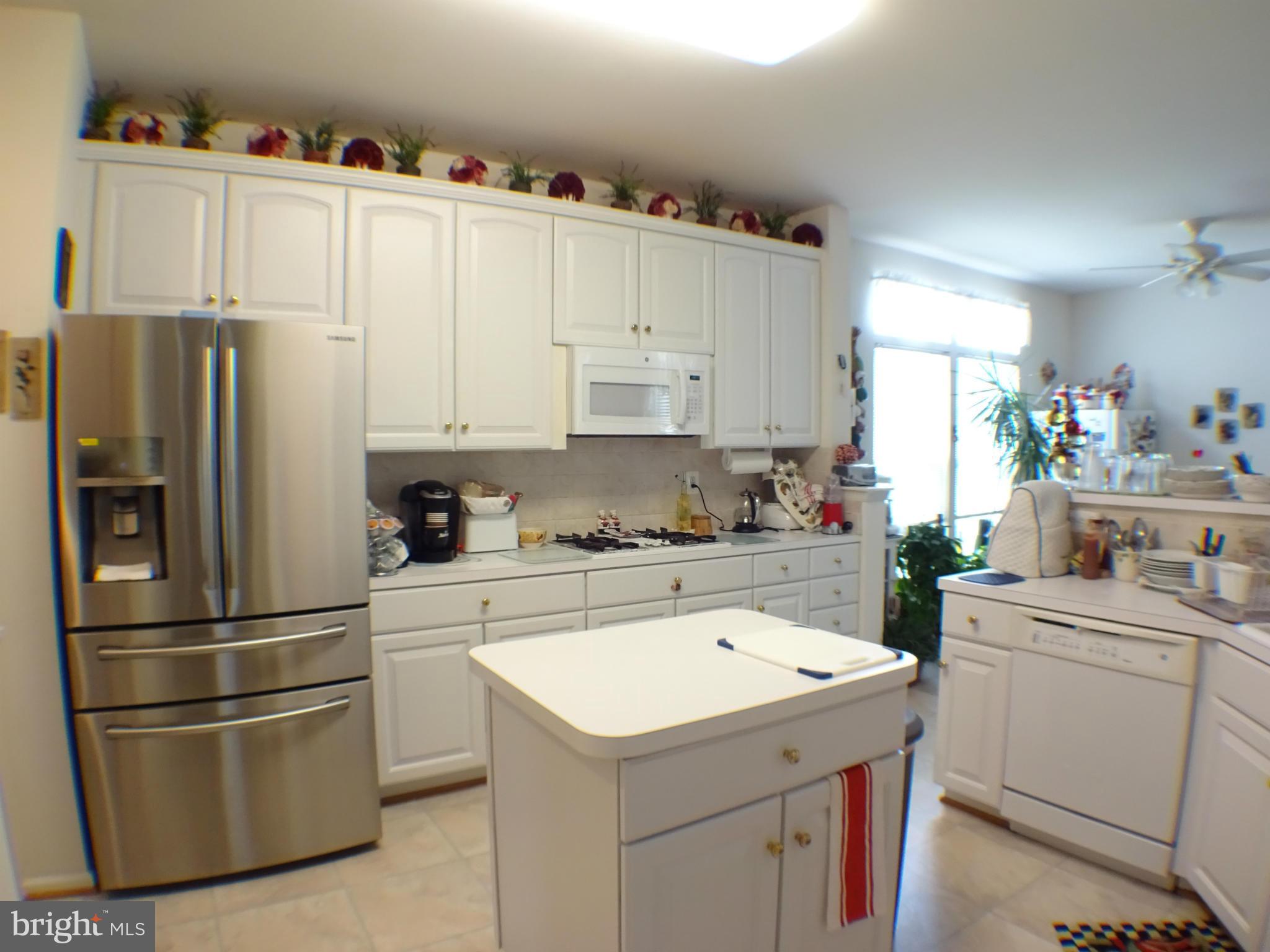 13836 Lullaby Road Germantown, MD 20874 - Photo 8 of 29 Kitchen