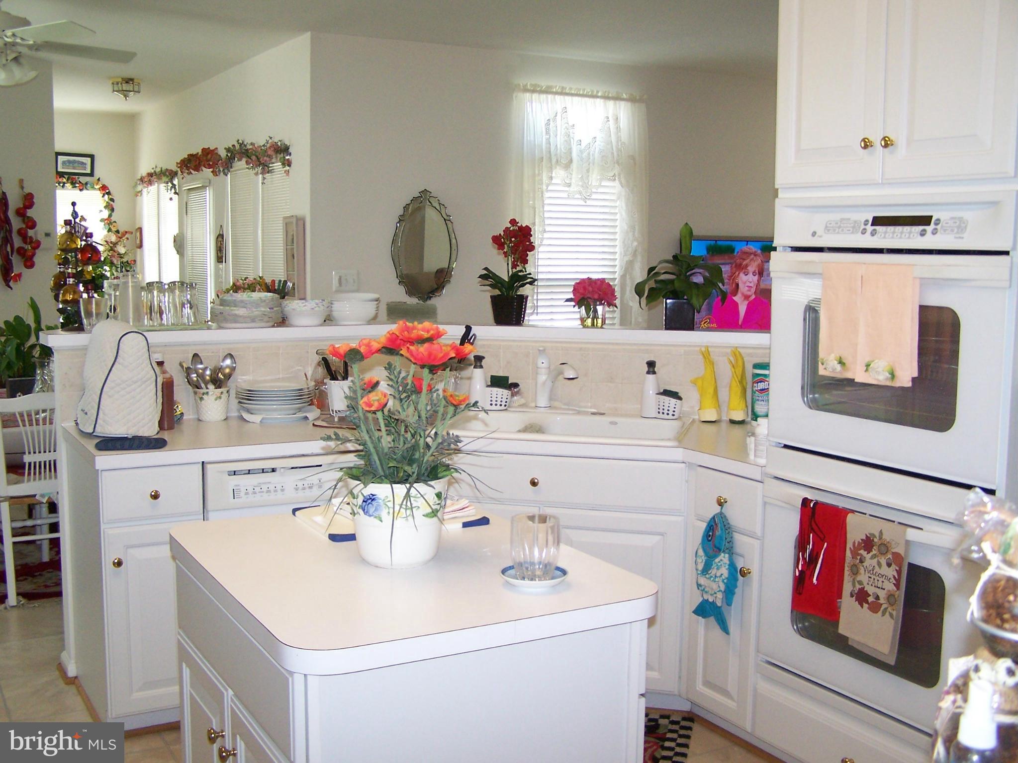 13836 Lullaby Road Germantown, MD 20874 - Photo 10 of 29 Kitchen