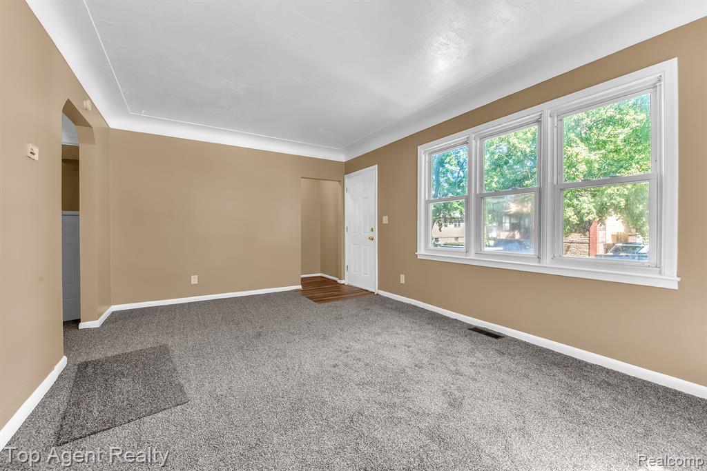 70 Hill Street River Rouge, MI 48218 - Photo 8 of 33
