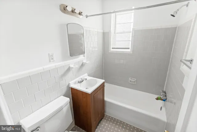$999 | 206 Trenton Place Southeast, Unit 203, Washington, DC 20032