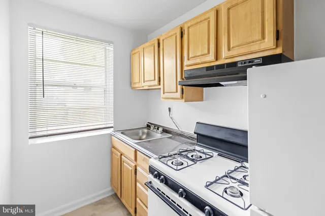 $999 | 206 Trenton Place Southeast, Unit 203, Washington, DC 20032