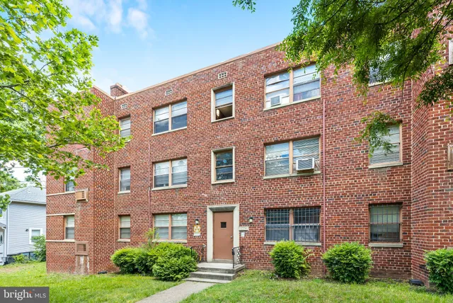 $999 | 206 Trenton Place Southeast, Unit 203, Washington, DC 20032