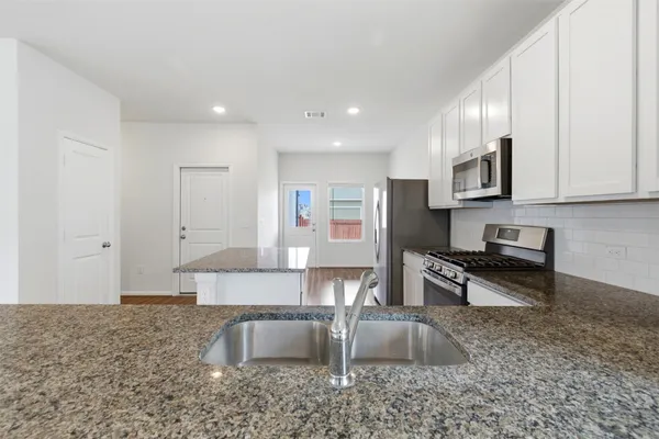 $2,000 | 141 Everglades Drive, Kyle, TX 78640