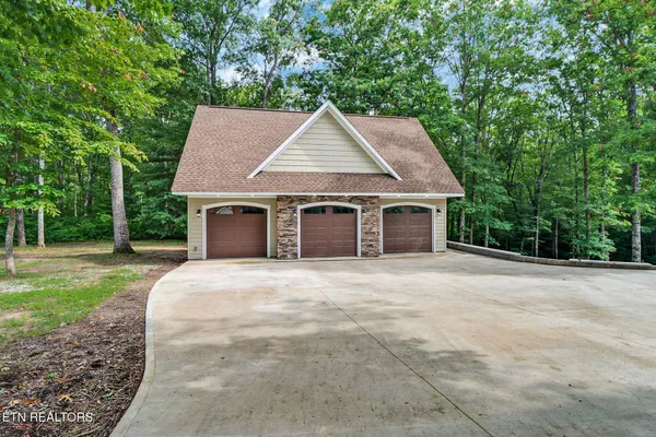 $1,200,000 | 265 Falling Leaf Road, Jamestown, TN 38556