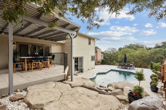 $1,398,000 | 3 St Louis Lane, Pleasant Hill, CA 94523