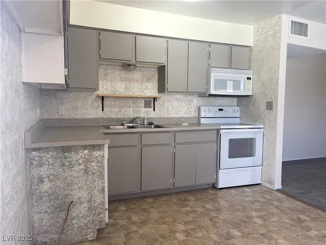 $1,350 | 524 Fir Street, Unit 102, Boulder City, NV 89005