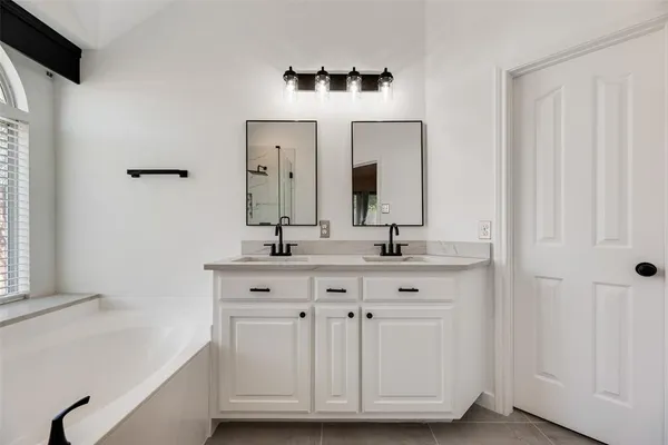 $2,500 | 1015 Harwood Court, Euless, TX 76039