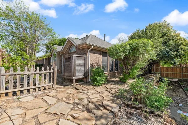 $2,500 | 1015 Harwood Court, Euless, TX 76039