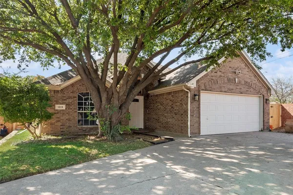 $2,500 | 1015 Harwood Court, Euless, TX 76039