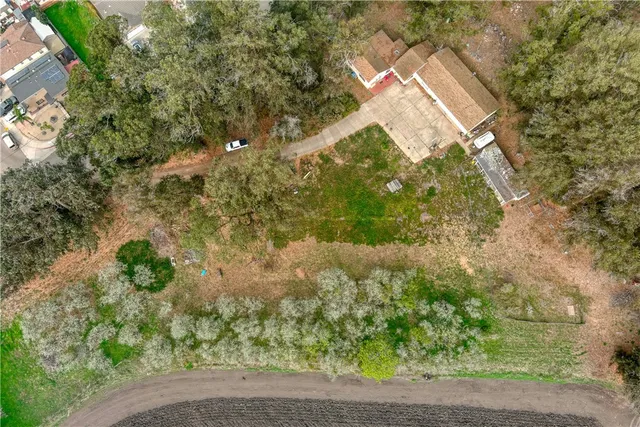 a view of a yard with green space